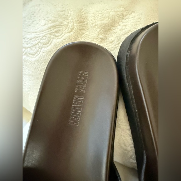 AUTHENTIC Steve Madden Dark Brown Sandals with Gold Buckle - Picture 4 of 7